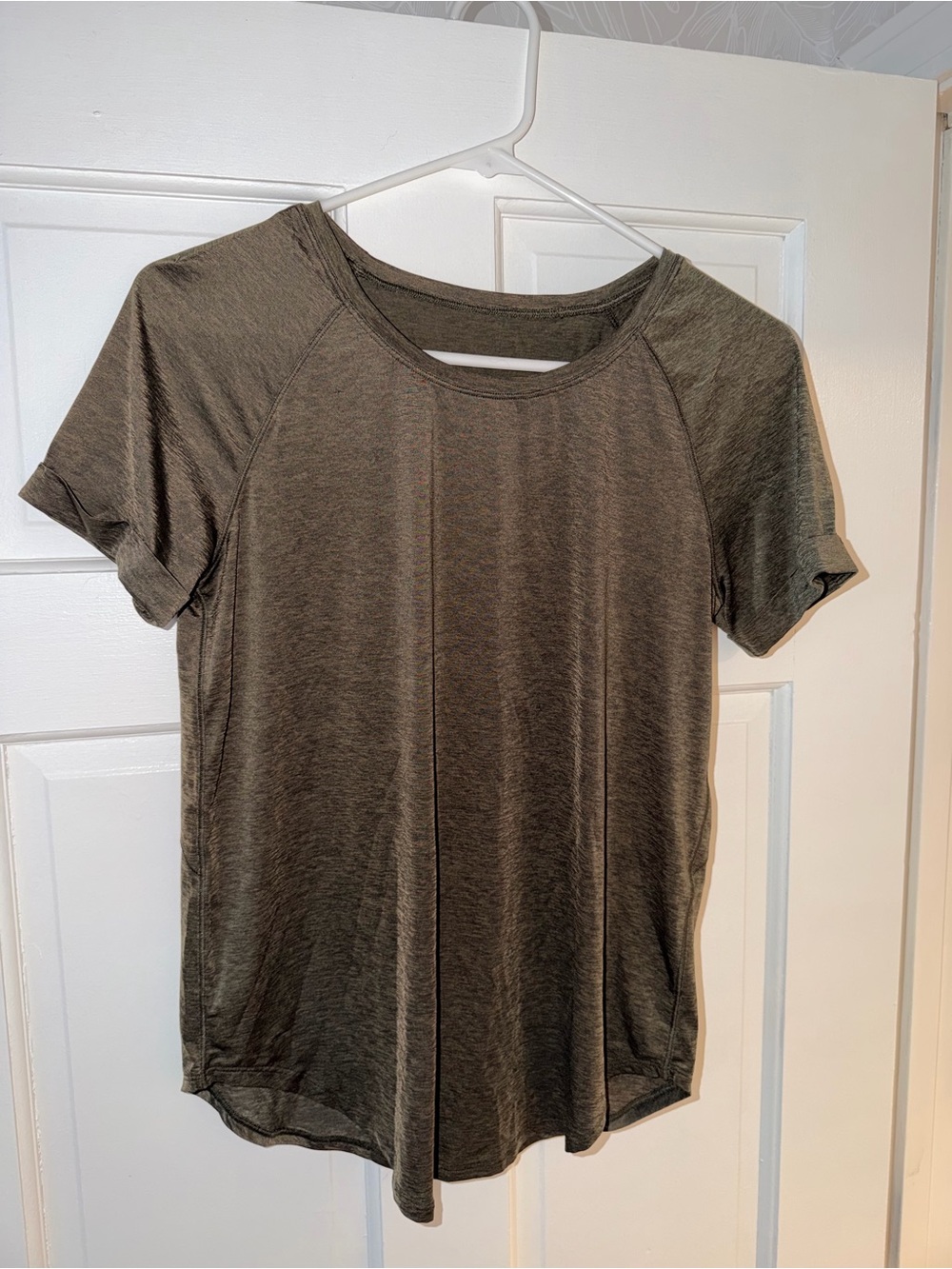 Lululemon Women’s Classic Crewneck Tee - olive green